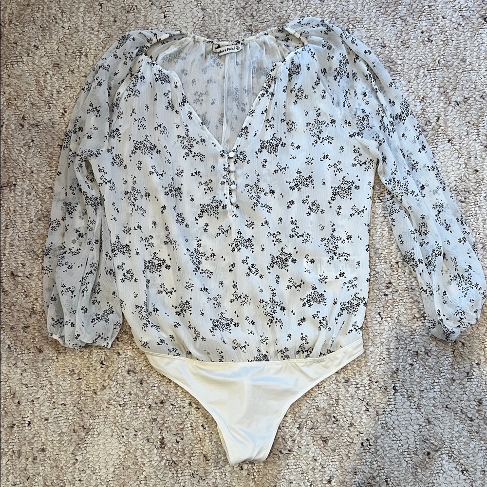 Abercrombie & Fitch Floral Sheer Long Sleeve Bodysuit - White